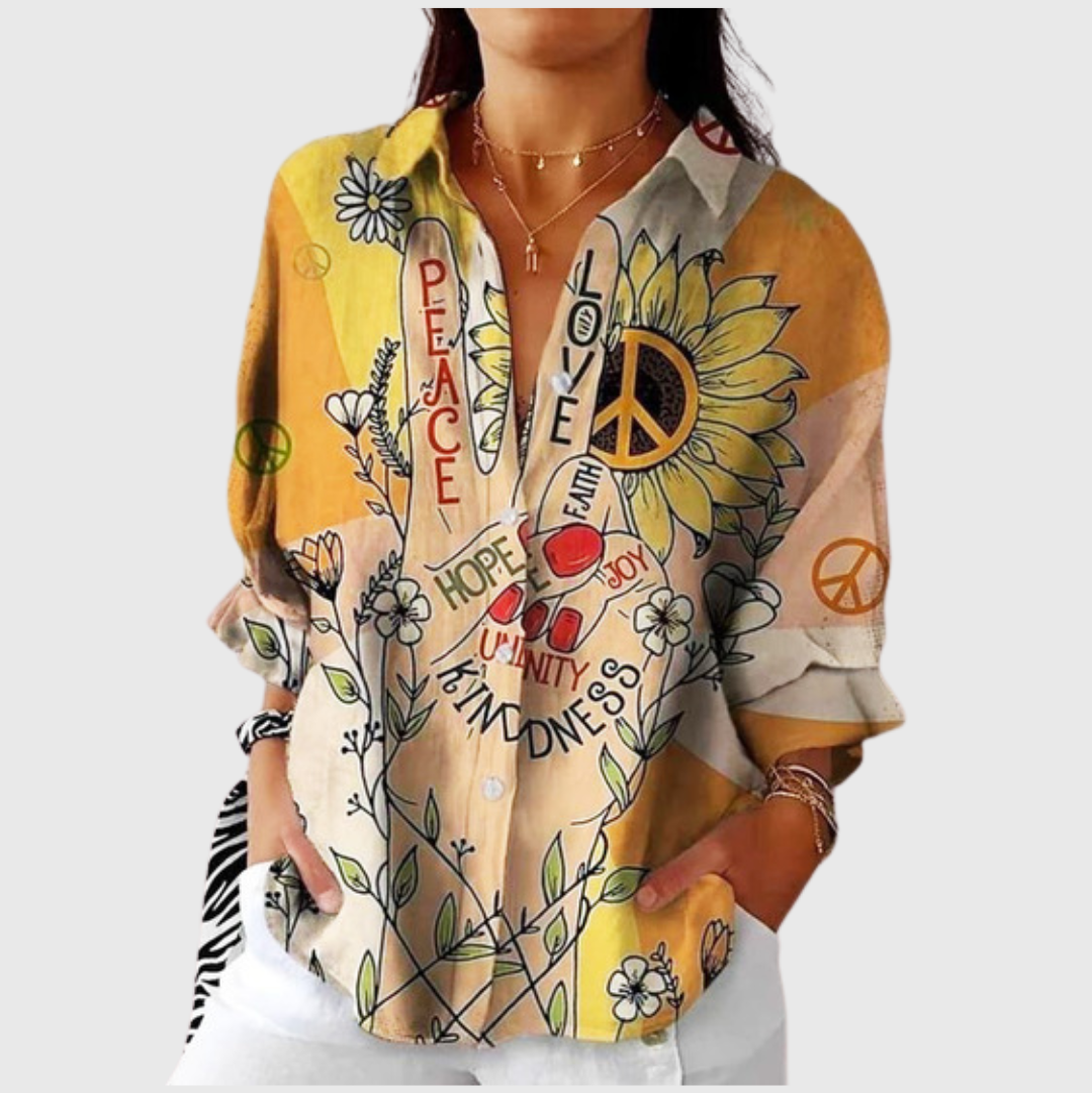 Veronika Halenka na knoflíky s retro hippie potiskem