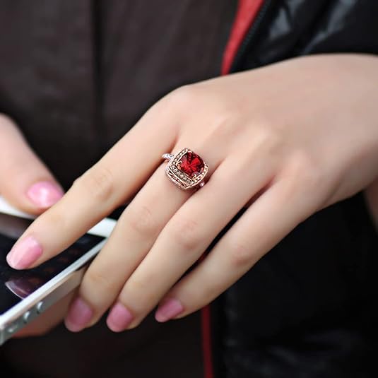 Anillo de rubí con corona de oro rosa