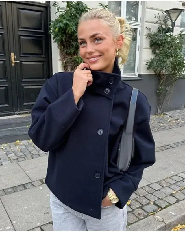 Kamila | Bunda s vysokým límcem a knoflíky