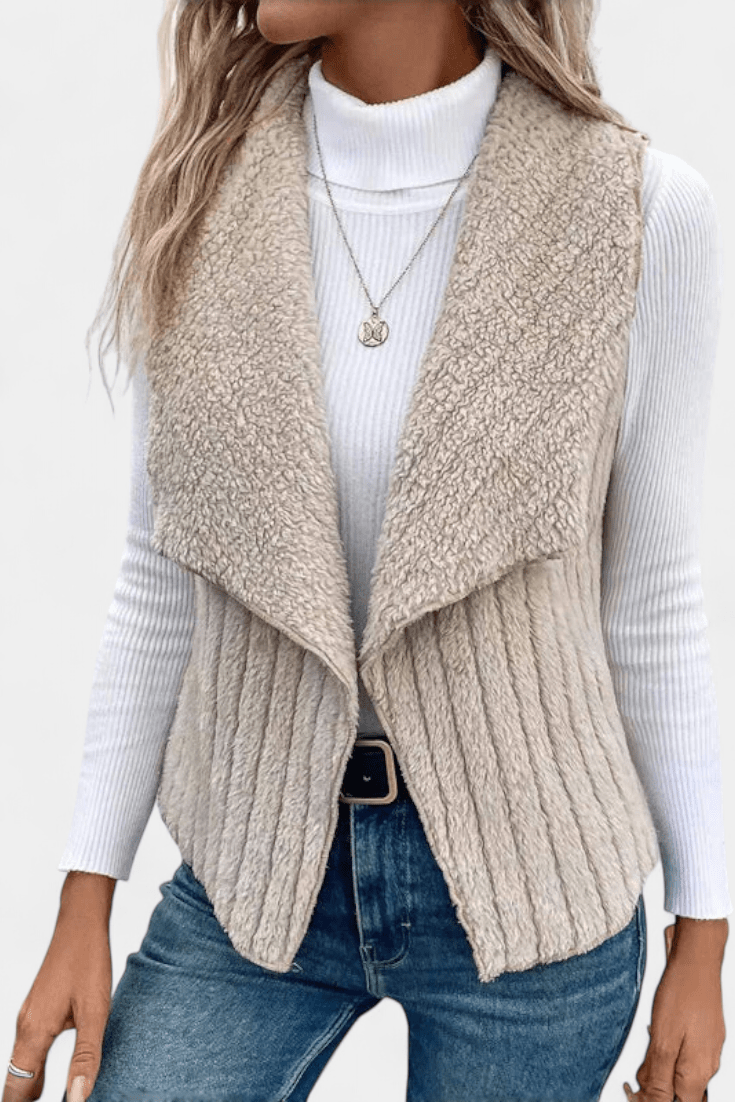 Rosana | Béžová pletená vesta s vodopádovým límcem